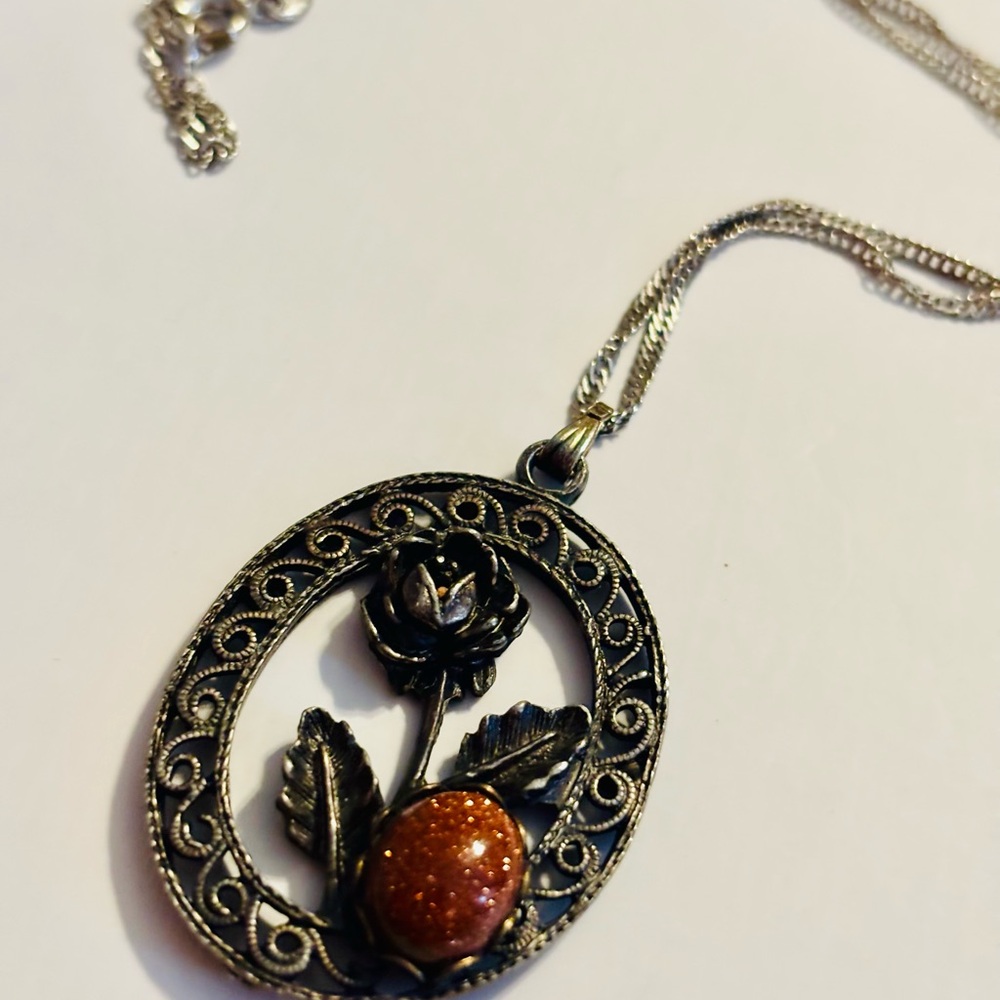 💗💗💗Vintage estate sale Black Rose Pendant Necklace Orange Gemstone (untested). - Picture 3 of 3